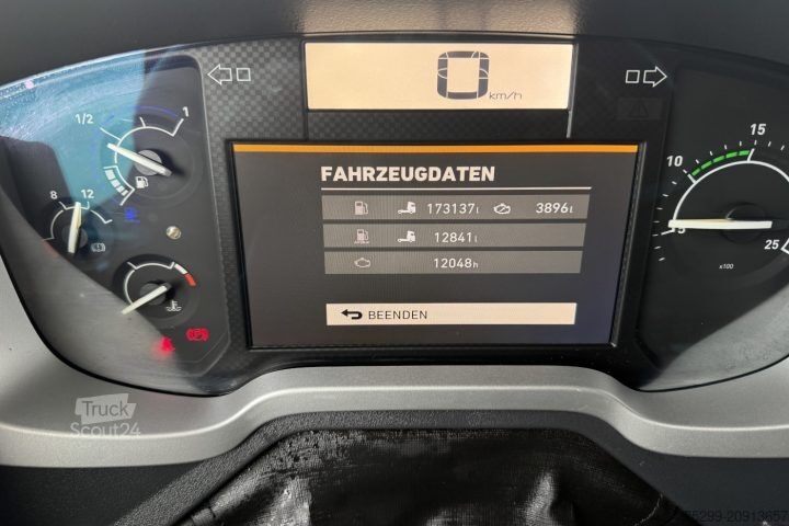 Standardni vlačilec Renault T430 4x2 / Swiss-Vehicle