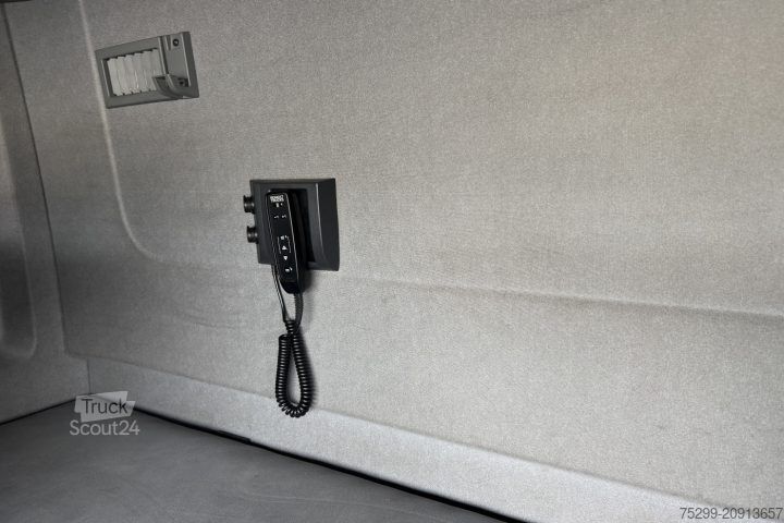 Standardni vlačilec Renault T430 4x2 / Swiss-Vehicle