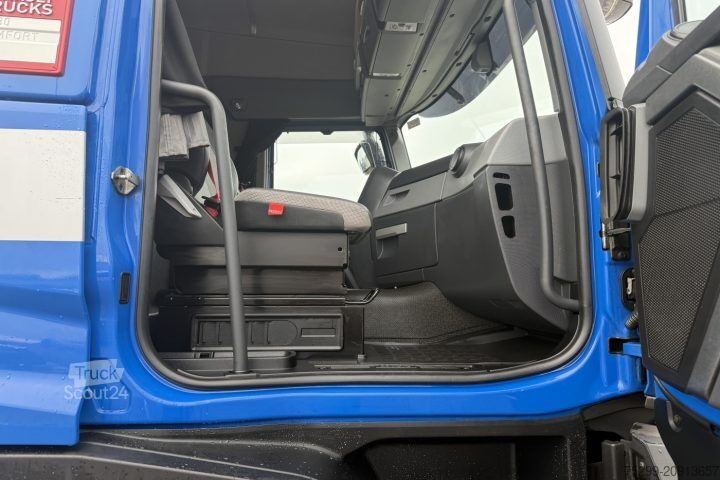 Standardni vlačilec Renault T430 4x2 / Swiss-Vehicle