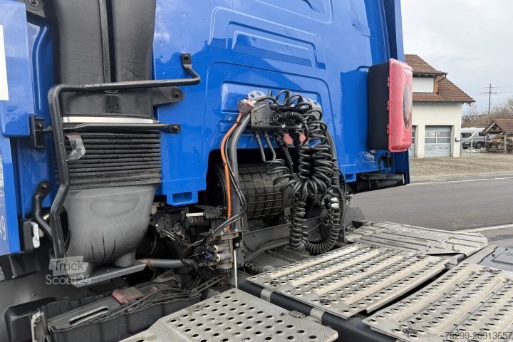 Standardni vlačilec Renault T430 4x2 / Swiss-Vehicle