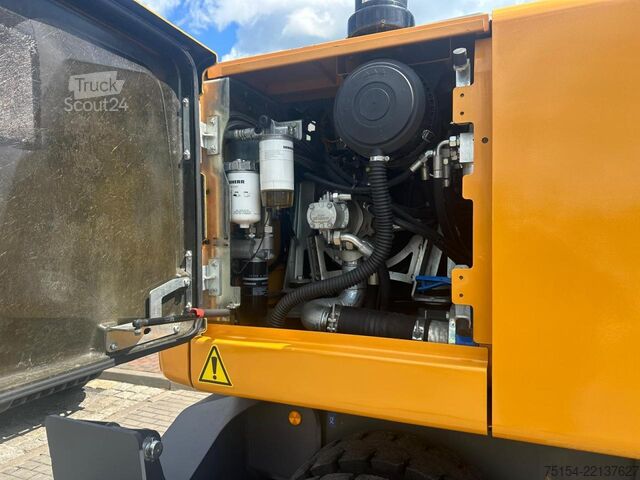 Pelle sur pneus Liebherr 914