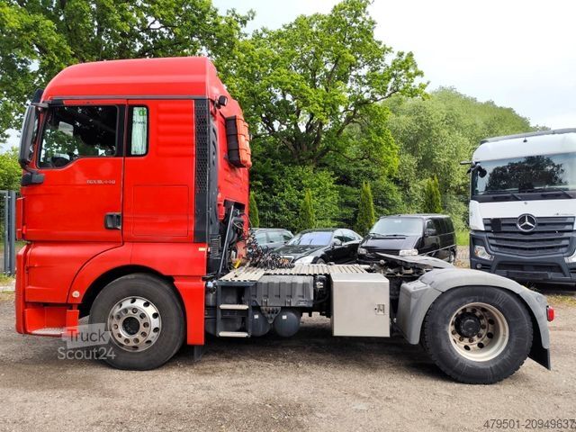 Nákladní vůz na nebezpečné materiály MAN TGX 18.440 XLX ADR KOMPRESSOR / 4x2