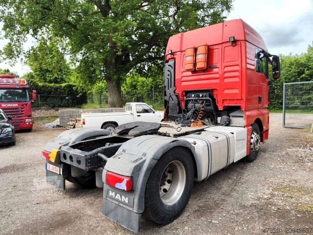 Nákladní vůz na nebezpečné materiály MAN TGX 18.440 XLX ADR KOMPRESSOR / 4x2