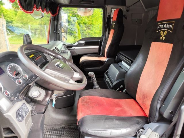 Nákladní vůz na nebezpečné materiály MAN TGX 18.440 XLX ADR KOMPRESSOR / 4x2