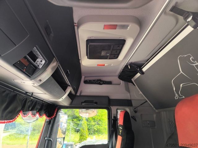 Nákladní vůz na nebezpečné materiály MAN TGX 18.440 XLX ADR KOMPRESSOR / 4x2