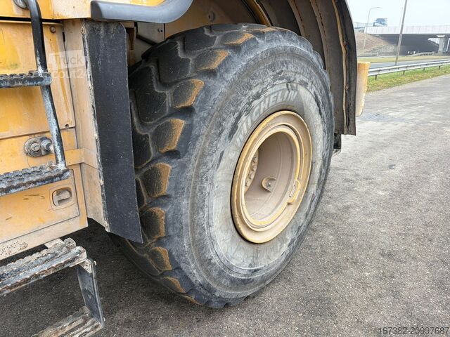 Chargeuse Caterpillar 966H