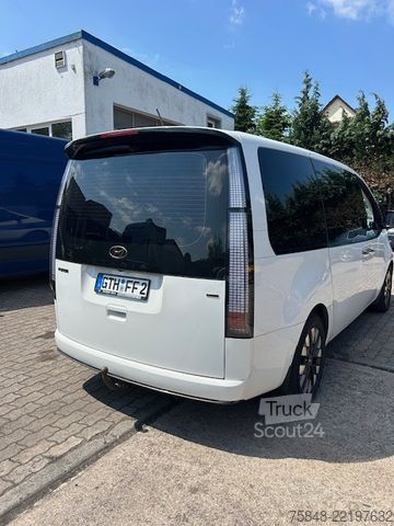 Kleinbus HYUNDAI STARIA 2.2 CRDi Signature-4WD-Bose-Pano-Voll