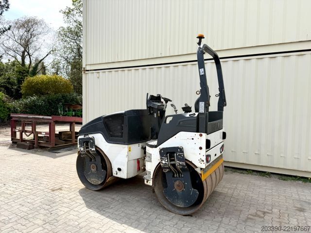 Walzenzug BOMAG BW135AD-5 / 2015 BJ / 1.979H / 3.9 T