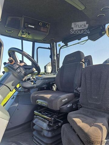 Traktor Valtra Q305