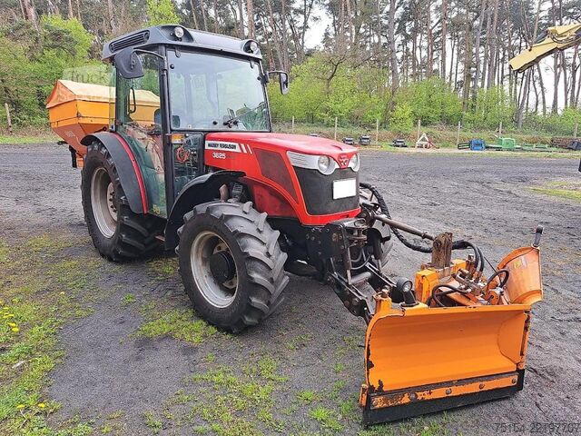 Traktor Massey Ferguson MF 3625 mit kompletter Winterausrüstung