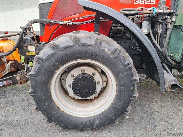 Traktor Massey Ferguson MF 3625 mit kompletter Winterausrüstung