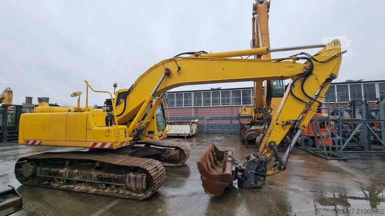 Pelle sur chenilles Volvo EC220DL