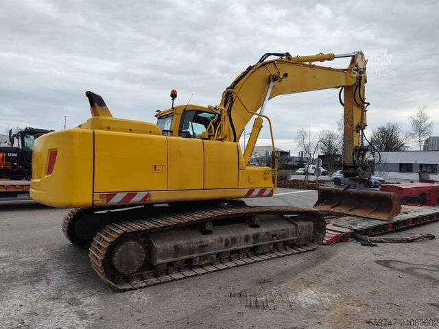 Pelle sur chenilles Volvo EC220DL