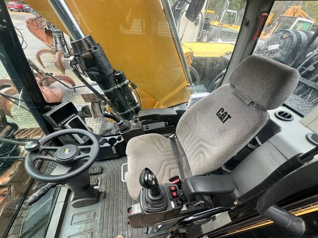 Wheel excavator Caterpillar MH 3022