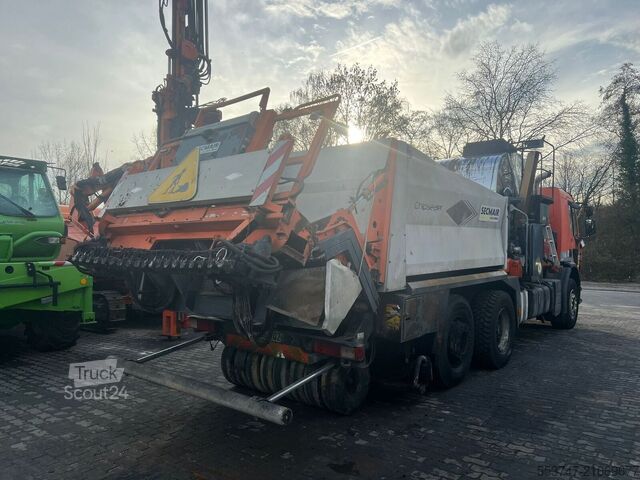 Asphalt machine Renault Lander 380 DXI