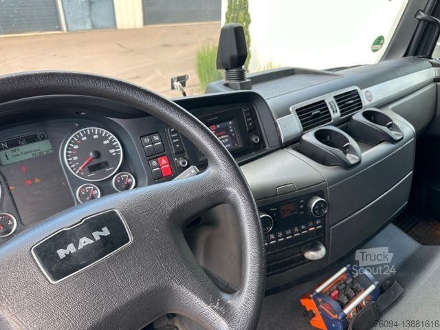 Tovornjak s ploščadjo MAN TGM 15.250 Koffer KRAN 14m FUNK EDSCHA