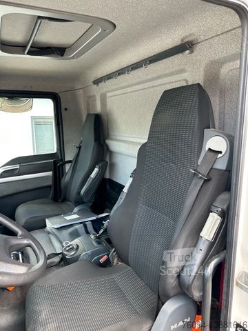 Tovornjak s ploščadjo MAN TGM 15.250 Koffer KRAN 14m FUNK EDSCHA