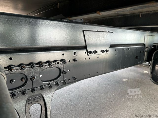 Tovornjak s ploščadjo MAN TGM 15.250 Koffer KRAN 14m FUNK EDSCHA