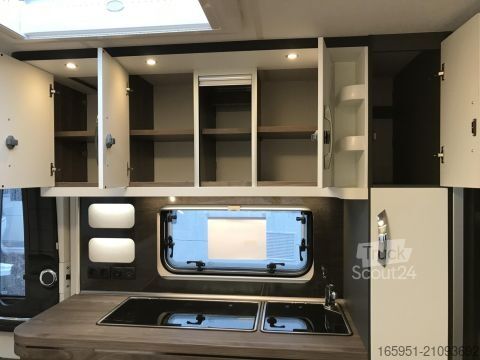 Τροχόσπιτο Hobby Excellent Edition 545 KMF 2000kg Garage Mod.26