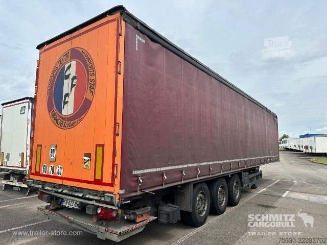 Öppen semitrailer med kapell Schmitz Cargobull Semitrailer Curtainsider Standard Hayon