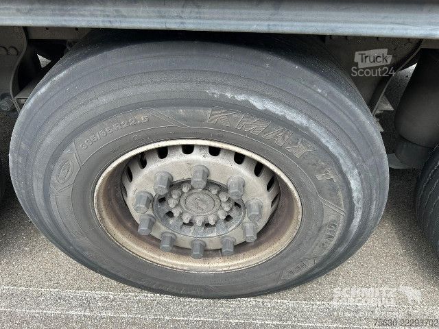 Öppen semitrailer med kapell Schmitz Cargobull Semitrailer Curtainsider Standard Hayon