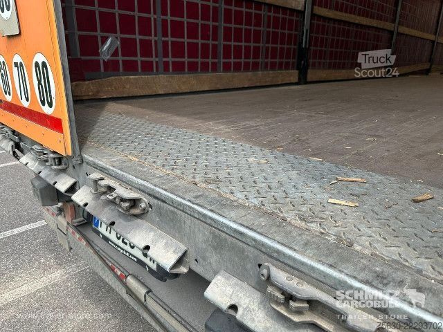 Öppen semitrailer med kapell Schmitz Cargobull Semitrailer Curtainsider Standard Hayon