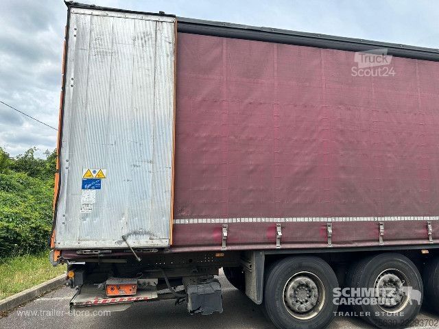 Öppen semitrailer med kapell Schmitz Cargobull Semitrailer Curtainsider Standard Hayon