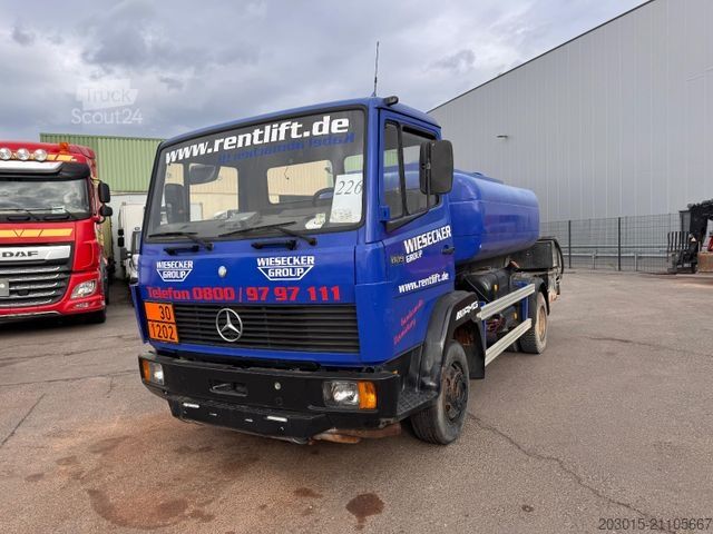LKW mit Tankaufbau MERCEDES-BENZ 809  D