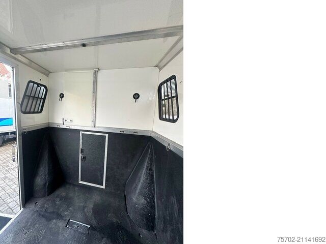 Viehtransporter Renault Master 1-2 Pferde Bloomfields