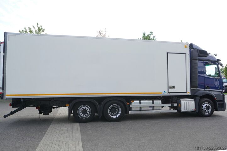 φορτηγό ψυγείο Mercedes-Benz Actros 2546 / Lecapitaine refrigerator