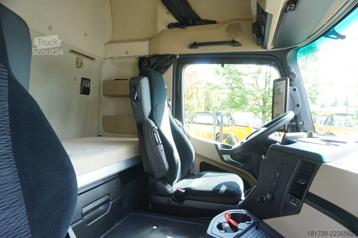 φορτηγό ψυγείο Mercedes-Benz Actros 2546 / Lecapitaine refrigerator