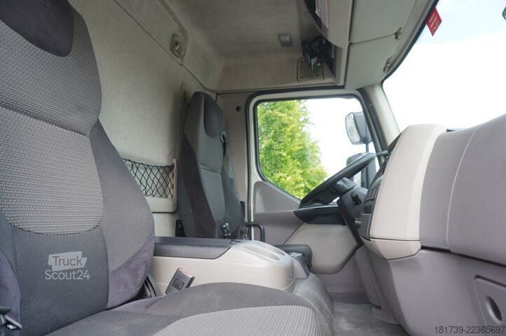 Camion frigorific DAF LF 220 / Refrigerator 16 EPAL Multitemp