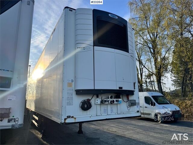  Schmitz box semi-trailer with fridge/freezer unit – load b