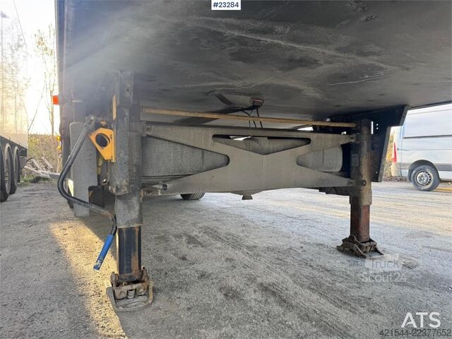  Schmitz box semi-trailer with fridge/freezer unit – load b