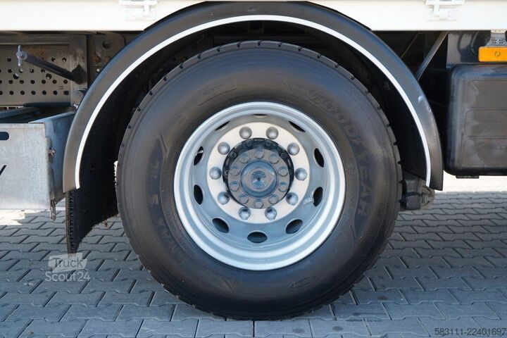 Tentinė platforma sunkvežimis MERCEDES-BENZ ANTOS 1830 / FIRANKA - 6,5 M / 4x2 / SOLÓWKA / W