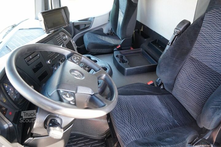 Tentinė platforma sunkvežimis MERCEDES-BENZ ANTOS 1830 / FIRANKA - 6,5 M / 4x2 / SOLÓWKA / W