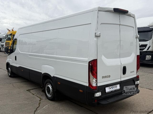 Hög tak skåpbil IVECO 35S16A8 V / HI-MATIC / PDC / Radio / Klima / 270°