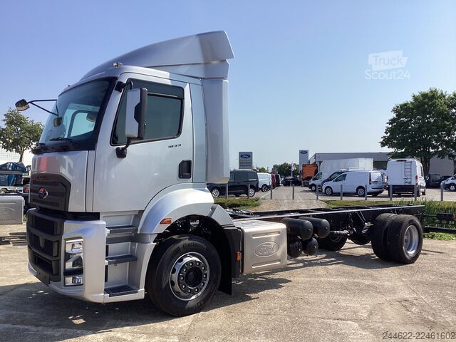 Ciężarówka z zabudową na zamówienie Ford Ford 4x2 Road 1833 Daycab