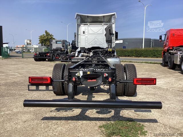 Ciężarówka z zabudową na zamówienie Ford Ford 4x2 Road 1833 Daycab