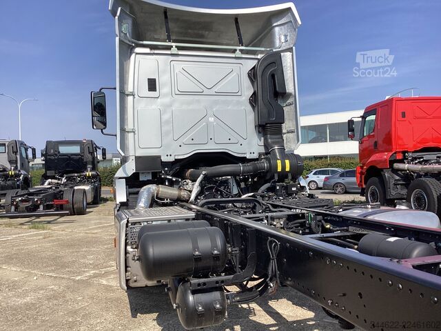 Ciężarówka z zabudową na zamówienie Ford Ford 4x2 Road 1833 Daycab