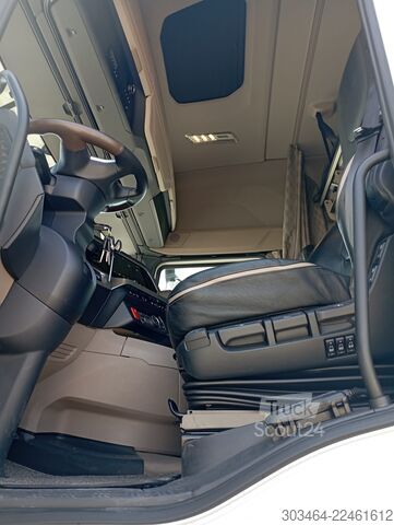 τυπική μονάδα τράκτορα DAF XG+ 530 euro 6e FULL PNEUM. & Full Opt.