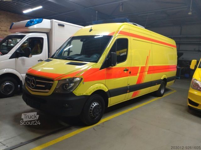 Brandweerwagen MERCEDES-BENZ Sprinter ITW RTW 519  2x on Stock