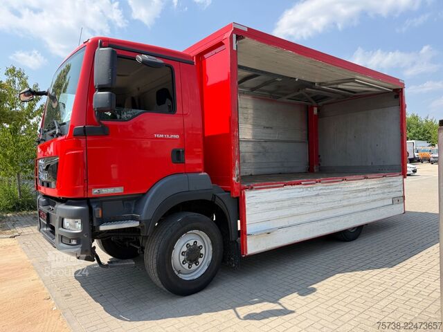 Dzērienu kravas automašīna MAN TGM 13.290 4x4 Getränke/Seitenlader+LBW/Navi