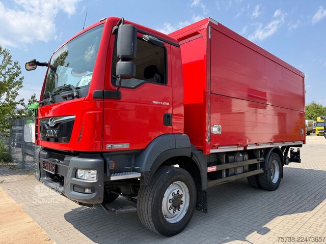 Dzērienu kravas automašīna MAN TGM 13.290 4x4 Getränke/Seitenlader+LBW/Navi