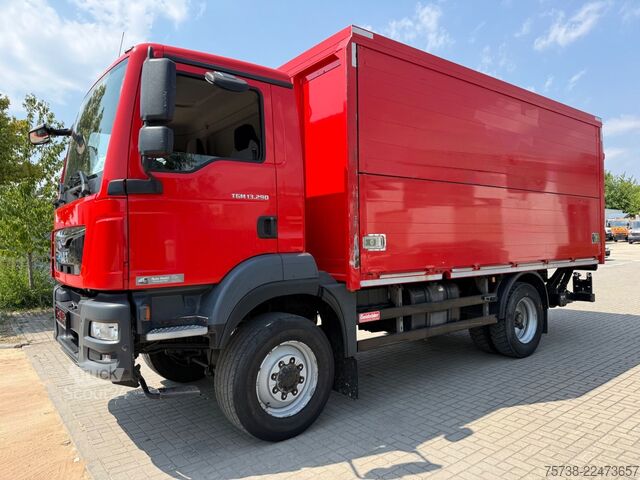 Dzērienu kravas automašīna MAN TGM 13.290 4x4 Getränke/Seitenlader+LBW/Navi