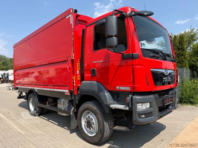 Dzērienu kravas automašīna MAN TGM 13.290 4x4 Getränke/Seitenlader+LBW/Navi