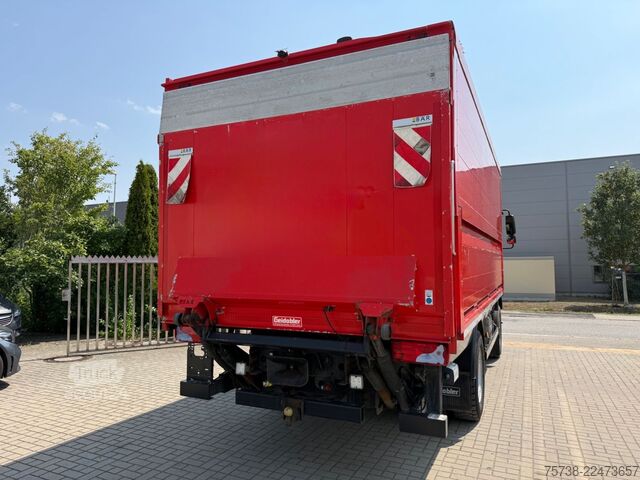 Dzērienu kravas automašīna MAN TGM 13.290 4x4 Getränke/Seitenlader+LBW/Navi