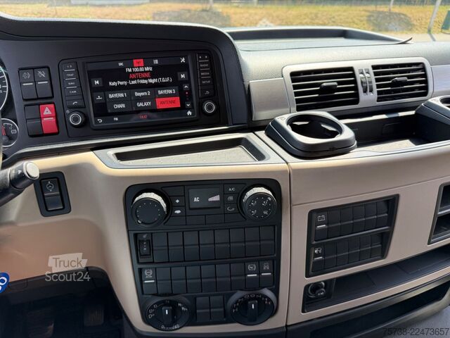 Dzērienu kravas automašīna MAN TGM 13.290 4x4 Getränke/Seitenlader+LBW/Navi