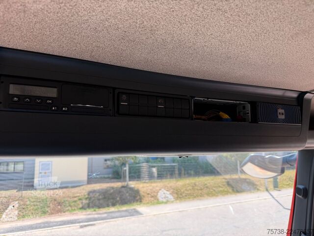 Dzērienu kravas automašīna MAN TGM 13.290 4x4 Getränke/Seitenlader+LBW/Navi