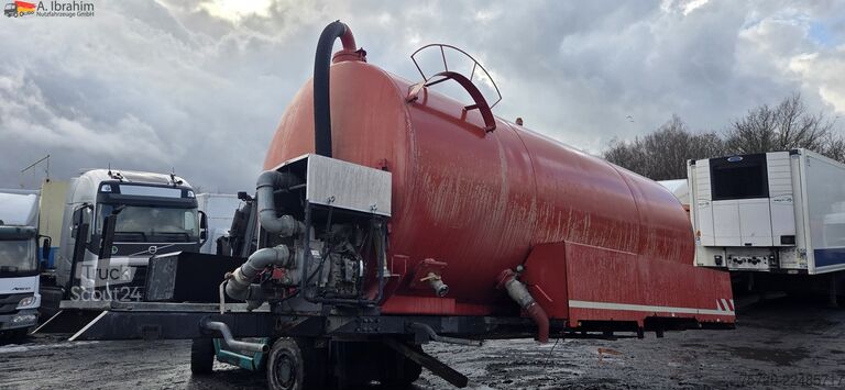 Úžitkové vozidlo  19500 L mit Pumpe Mercedes Hilfsrahmen